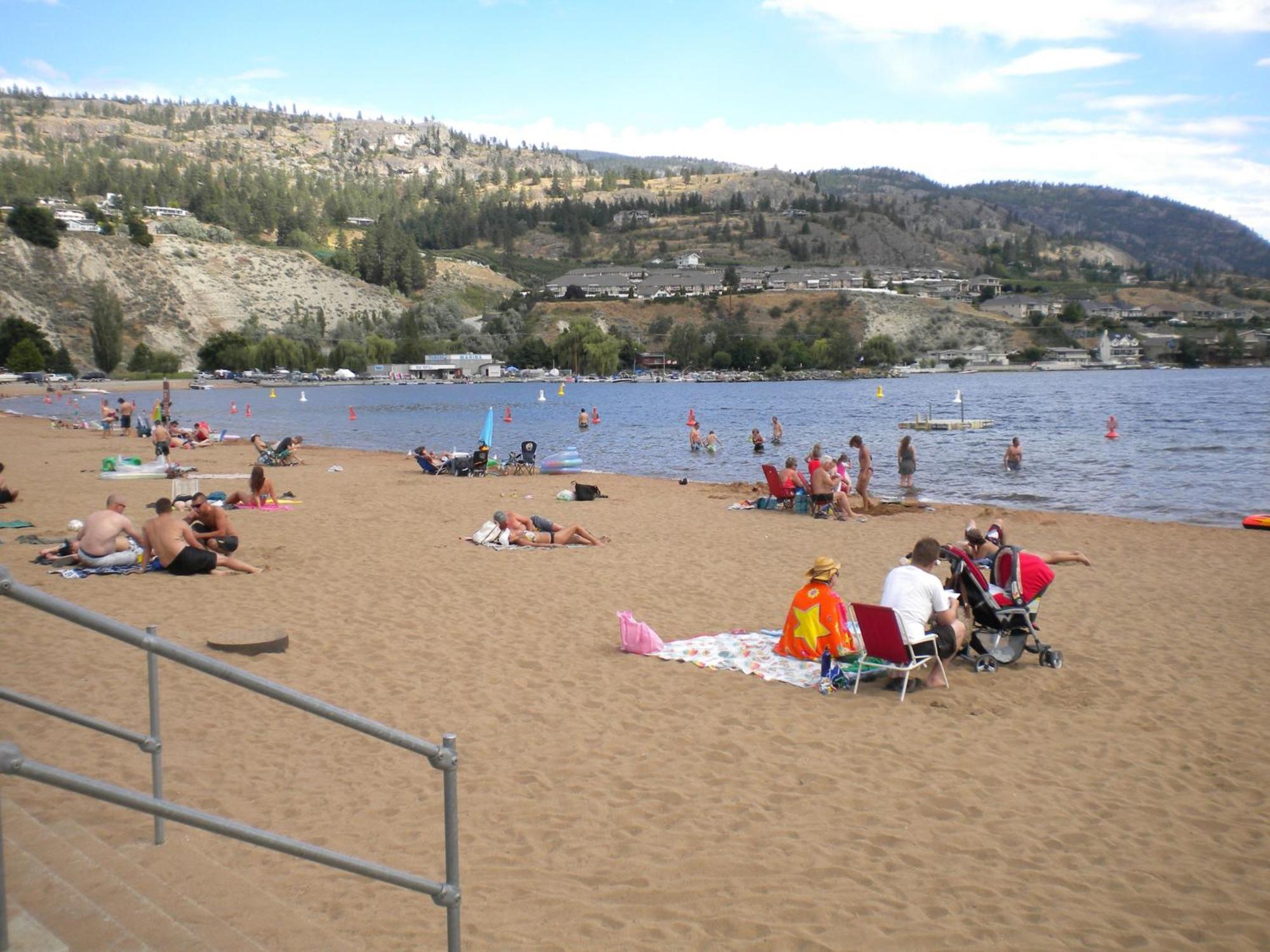 Holiday House Motel Penticton Esterno foto