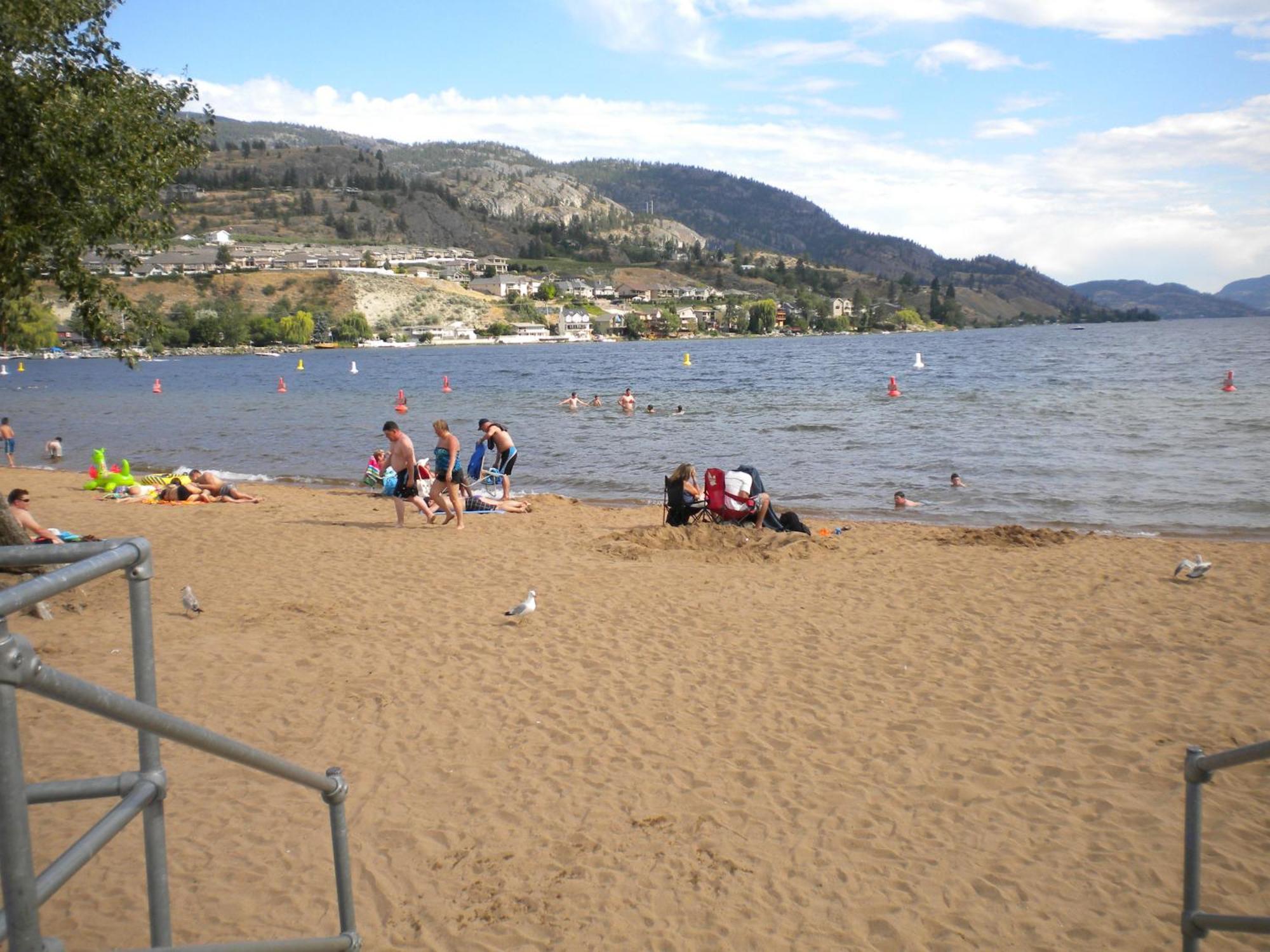 Holiday House Motel Penticton Esterno foto