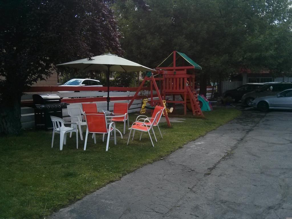 Holiday House Motel Penticton Esterno foto