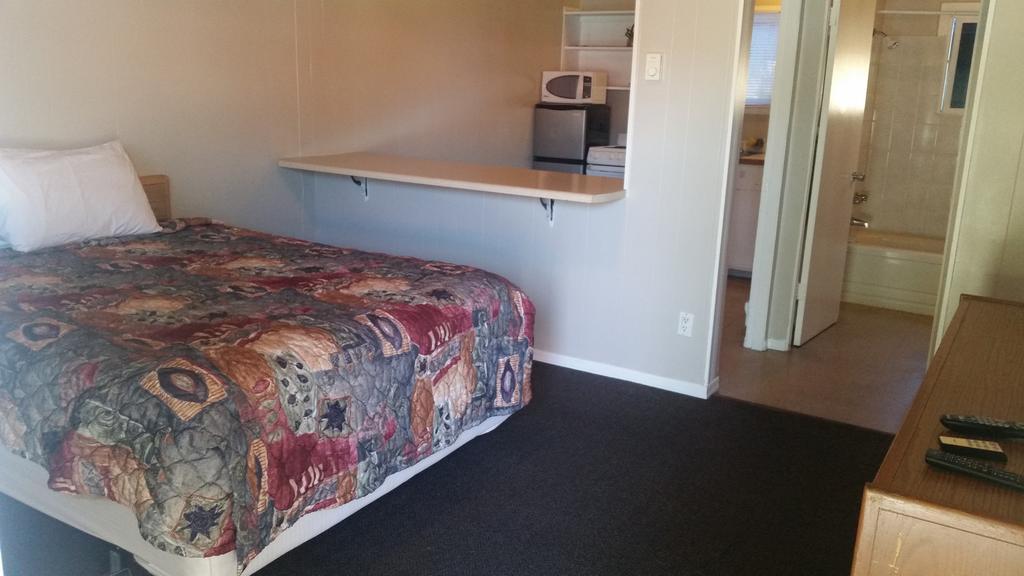 Holiday House Motel Penticton Esterno foto