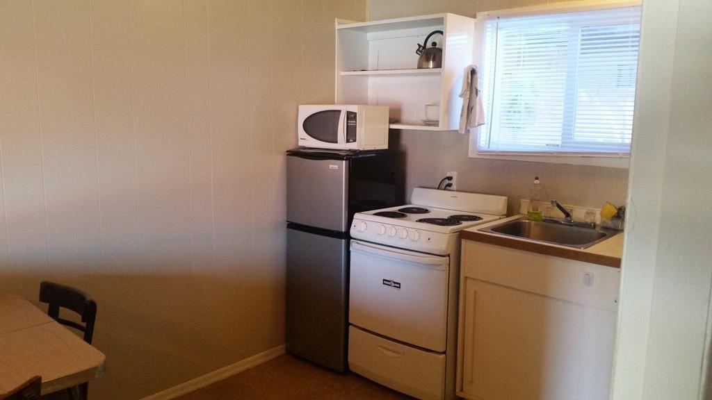 Holiday House Motel Penticton Esterno foto