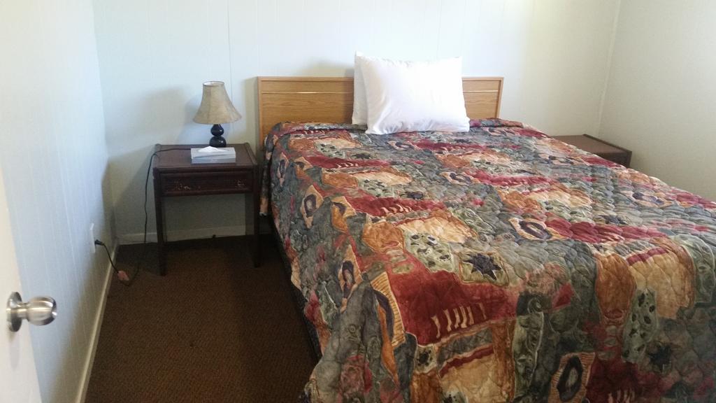Holiday House Motel Penticton Esterno foto