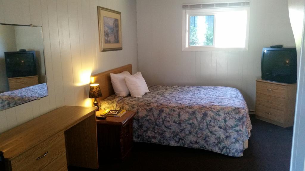 Holiday House Motel Penticton Esterno foto