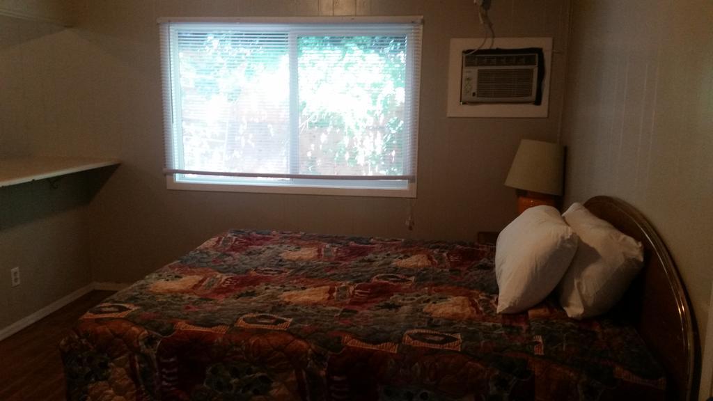 Holiday House Motel Penticton Esterno foto
