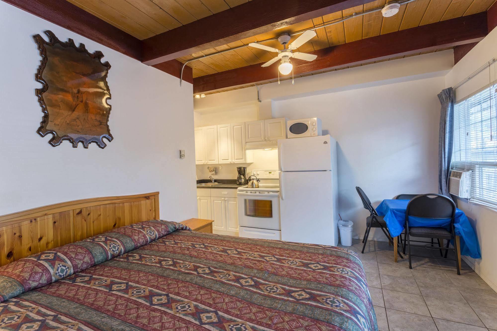 Holiday House Motel Penticton Esterno foto