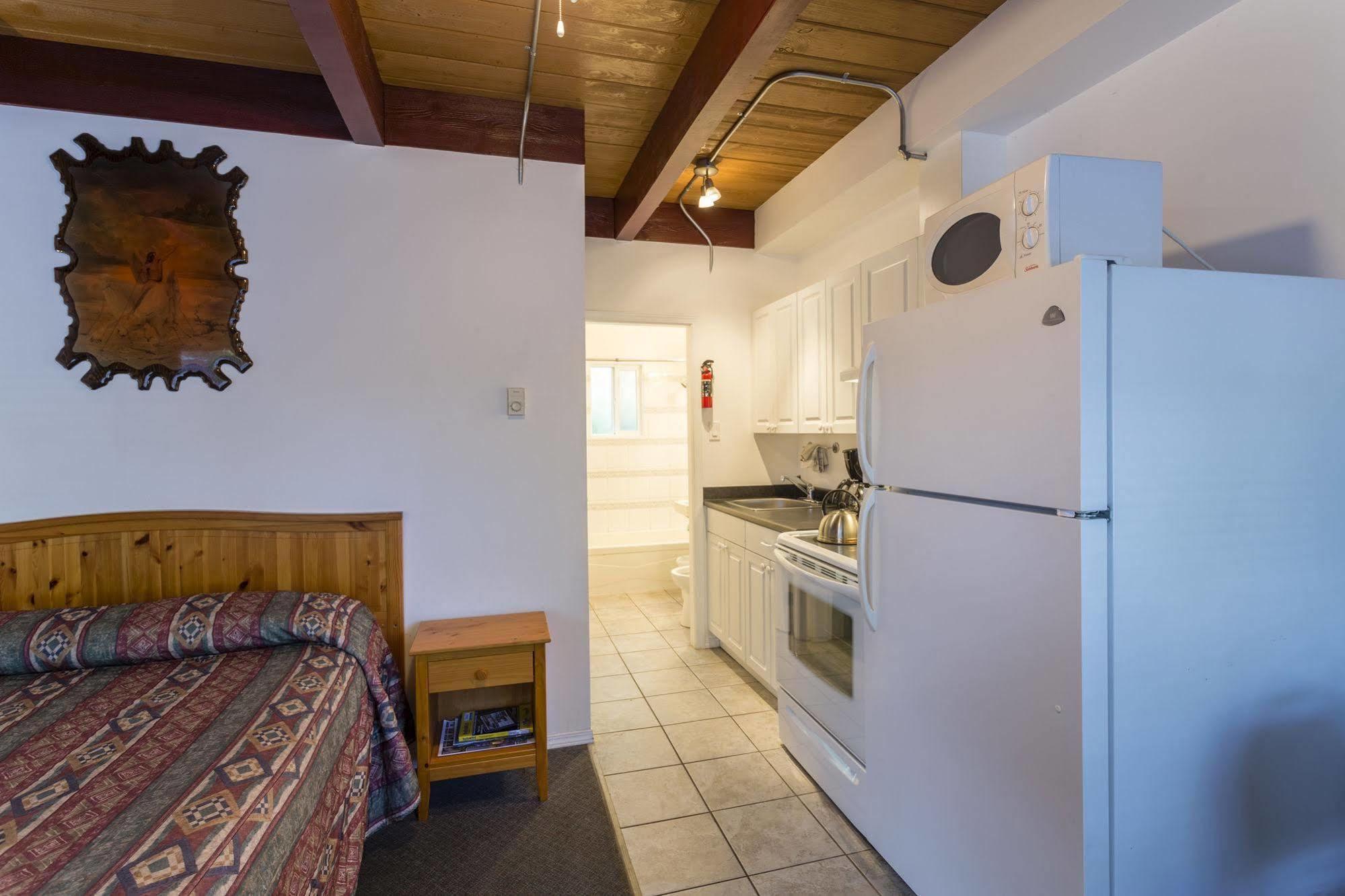 Holiday House Motel Penticton Esterno foto