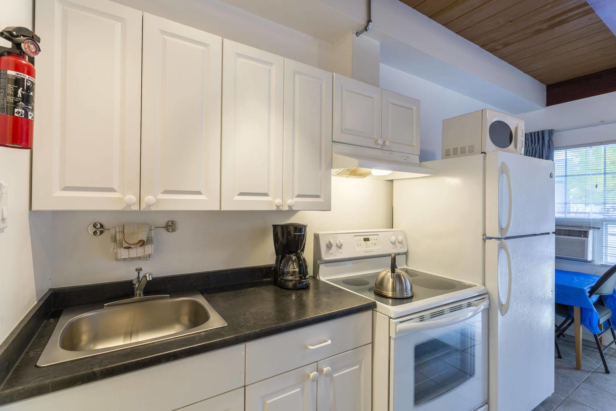 Holiday House Motel Penticton Esterno foto