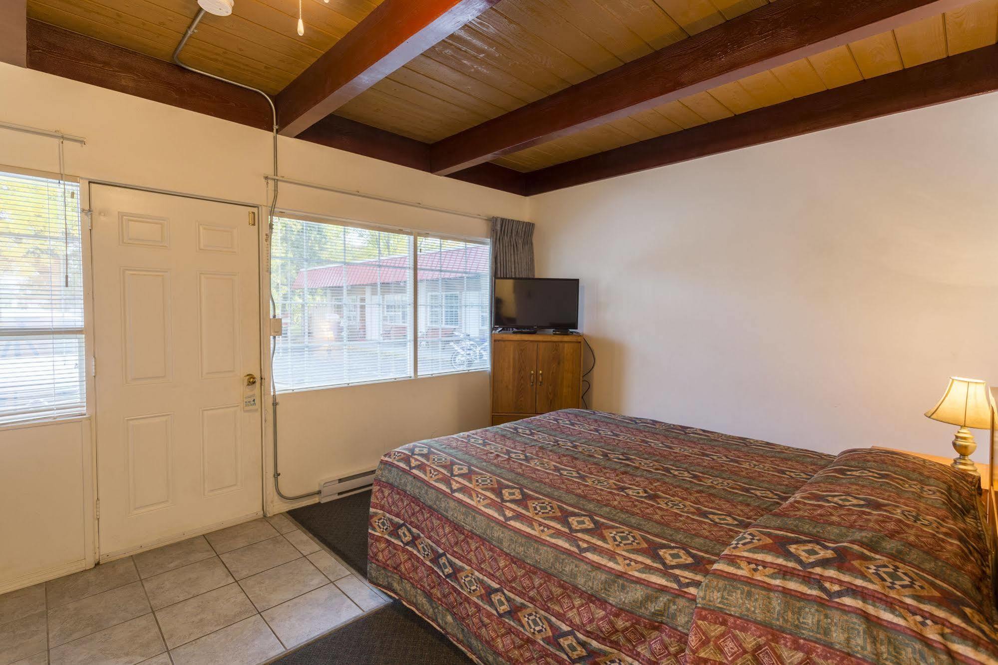 Holiday House Motel Penticton Esterno foto